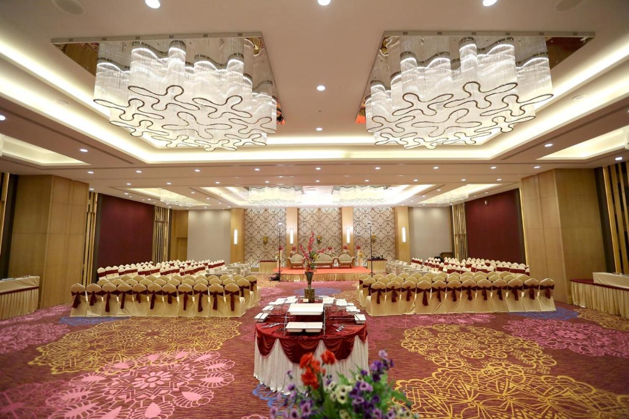 The Imperial Palace Rajkot Exterior foto